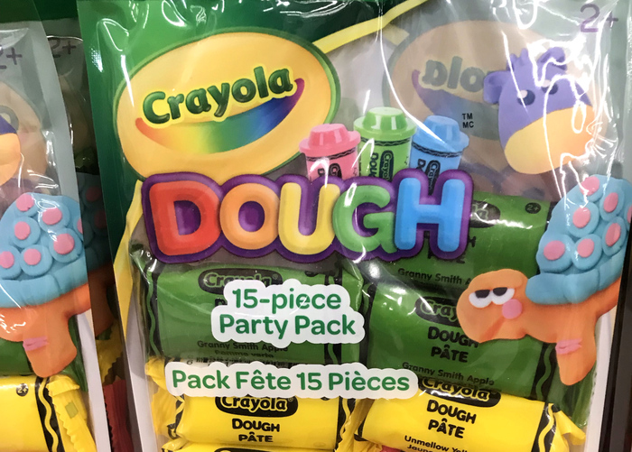 Play dough packaging featuring multicolored Omnes caps.