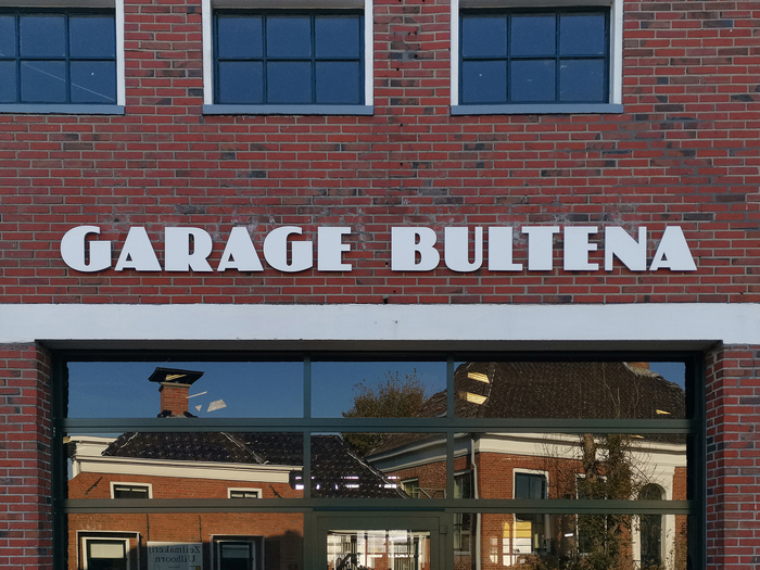 Garage Bultena, Usquert
