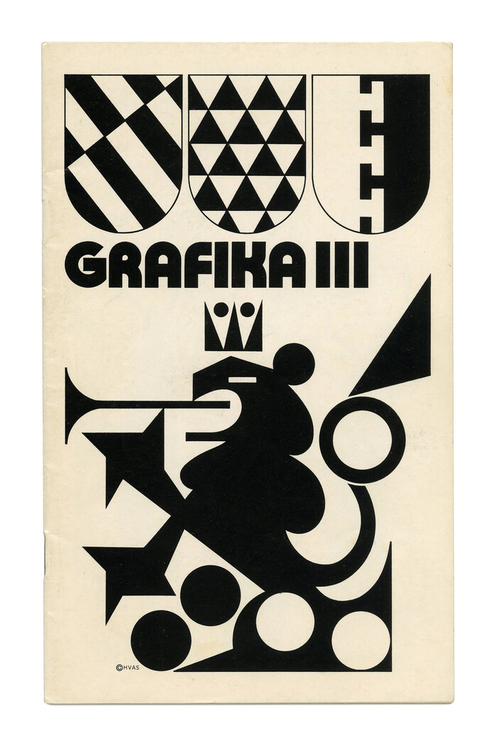 Grafika 3 (1971) appears to use a solid, filled-in modification of Bauhaus Prisma. When compared to  or  (PLINC’s precursors of ), the differences are most notable in the counters of R (not round) and A (much larger), as well as the K with more even arms. G&nbsp;was trimmed for tighter spacing.