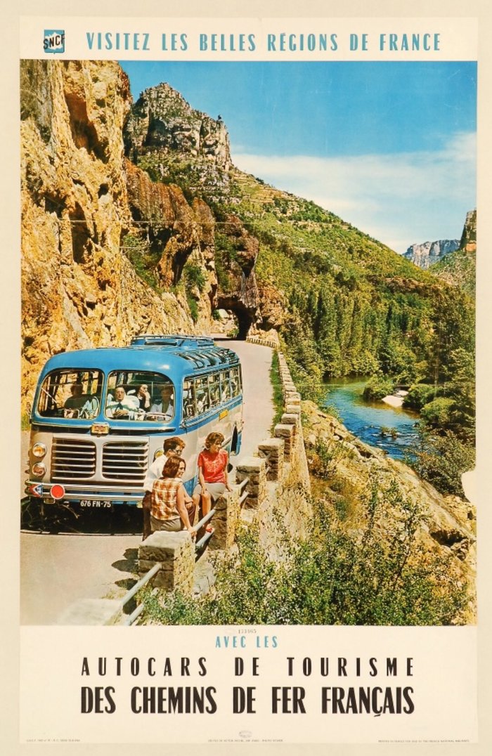 Poster by the French railway company SNCF, advertising their touristic autocar (i.e. motor coach) services, featuring Chambord étroit, a condensed member of the  family designed by  for Fonderie Olive, Marseilles, in 1949. Just like regular-wide Chambord closely follows Cassandre’s , the condensed is quite similar to the (all-caps) Initiales Peignot étroit.