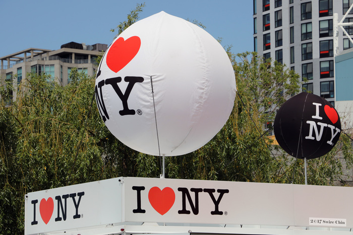 &ldquo;I ❤️ NY&rdquo; booth with balloons in Toronto, Canada, 2007.