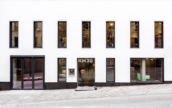 KM20 signs and interior design 1