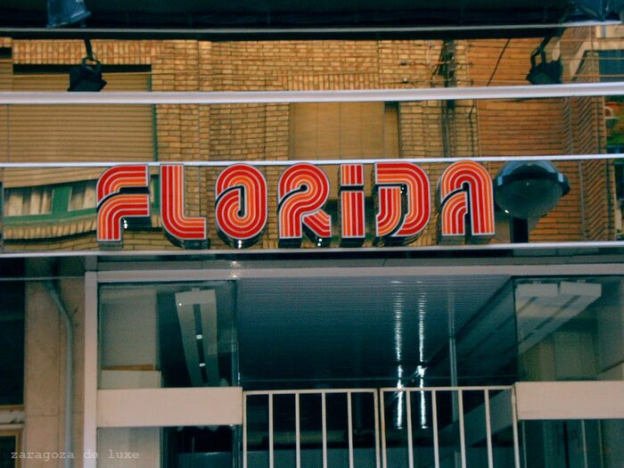 Almacenes Florida sign 1