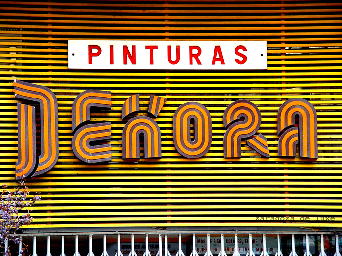 Pinturas Dekora sign 2