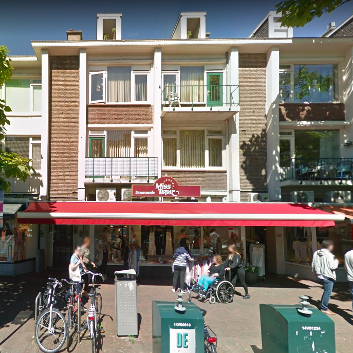 … and the one at Theresiatraat 154, Den Haag. Both shop signs predate the first captures by Google Street View from 2008.