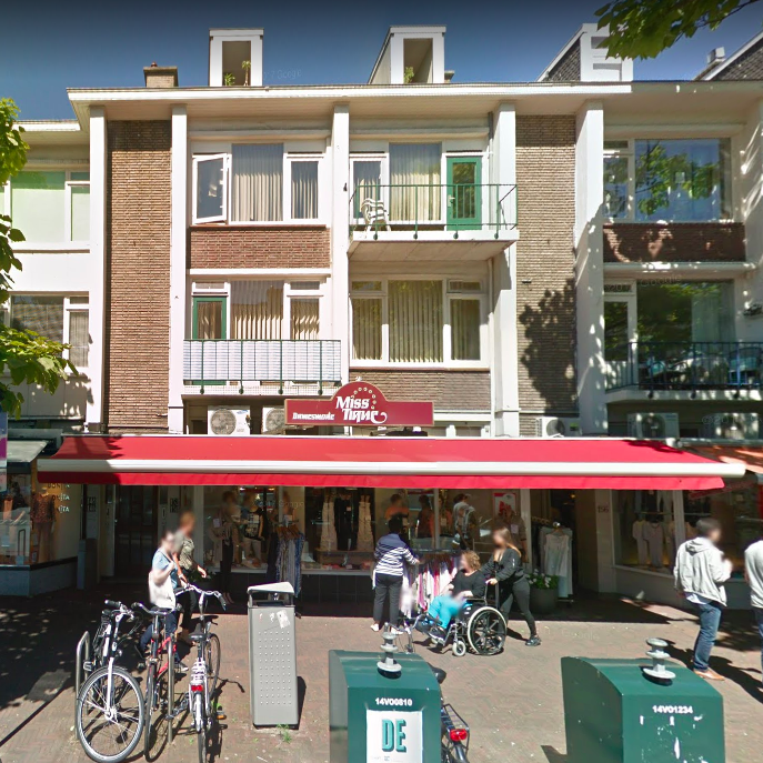 &hellip; and the one at Theresiatraat 154, Den Haag. Both shop signs predate the first captures by Google Street View from 2008.