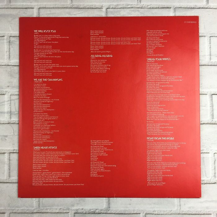 Inner sleeve with lyrics set in  and titles in .