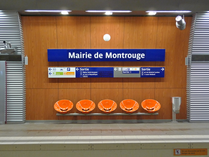 RATP metro signs and identity 6