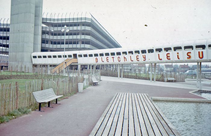 Bletchley Leisure Centre walkway 2