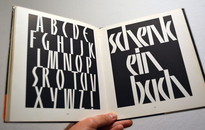 Walter Haettenschweiler&rsquo;s Grotesk as shown in Lettera 1 includes a capital alphabet (A&ndash;Z plus exclamation mark) and a partial matching lowercase (&ldquo;schenk ein buch&rdquo;), both shown in reverse.
