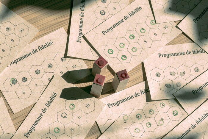 Fidelity program using hexagonal shapes