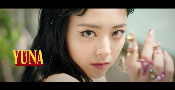 Itzy – “Not Shy” 7