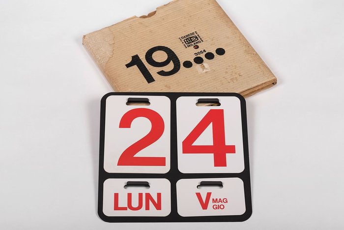 Perpetual wall calendar by Enzo Mari 3