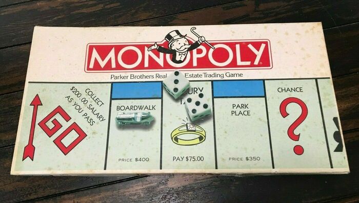 Monopoly board game (Parker Brothers, 1985) 1