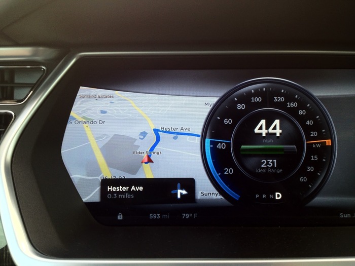 The design of the digital dashboard in front of the steering wheel is consistent with the center console display.