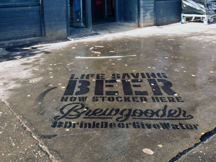 Water-sprayed pavement graffiti