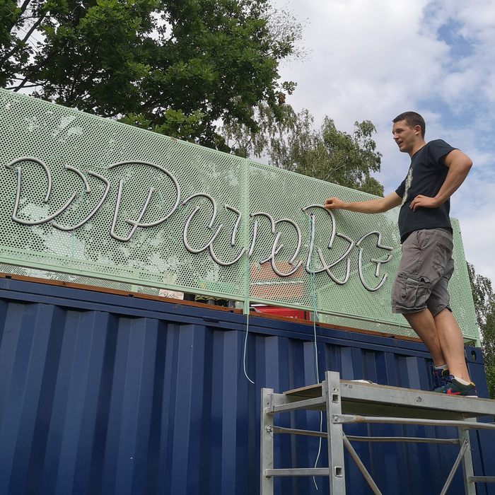 Work in progress. The sign doesn’t use actual neon tubes, but an LED technique.