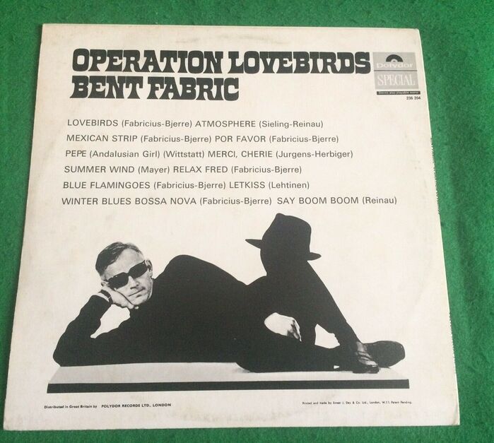 Back cover (Polydor 236 204, UK). The track list of this pressing is set in .