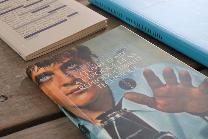 Book cover of a book from the &ldquo;Petite collection&rdquo; using Optima.