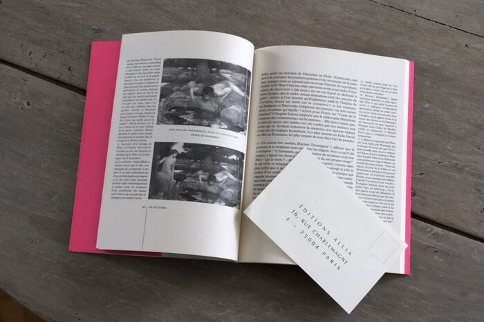 The titles are in the same size as the body, the contrast is made by small caps. A little envelope is set in Optima.