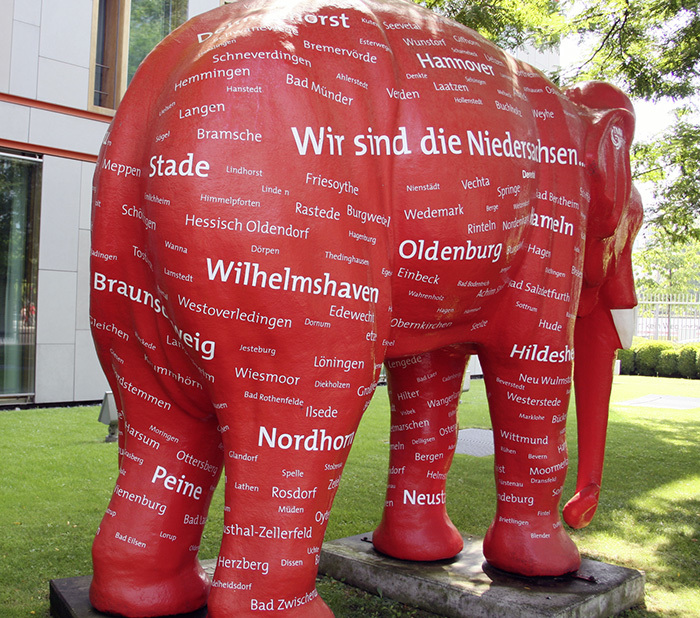 The elephant sculpture was conceived in the regional capital of Hannover. Malicious tongues say it is no coincidence that the name of the rivaling city of Braunschweig has been placed in an unfortunate spot.