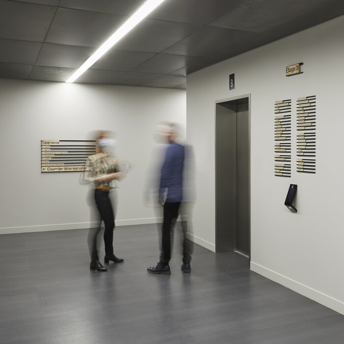 Group Le Monde headquarters wayfinding 9