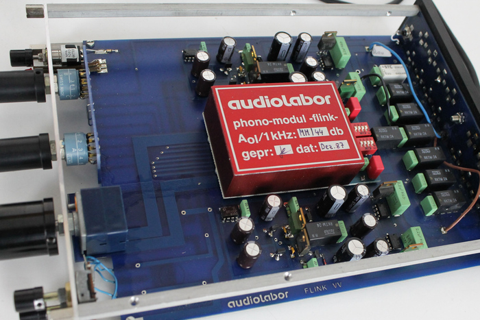 Audiolabor’s flink preamplifier (interior).