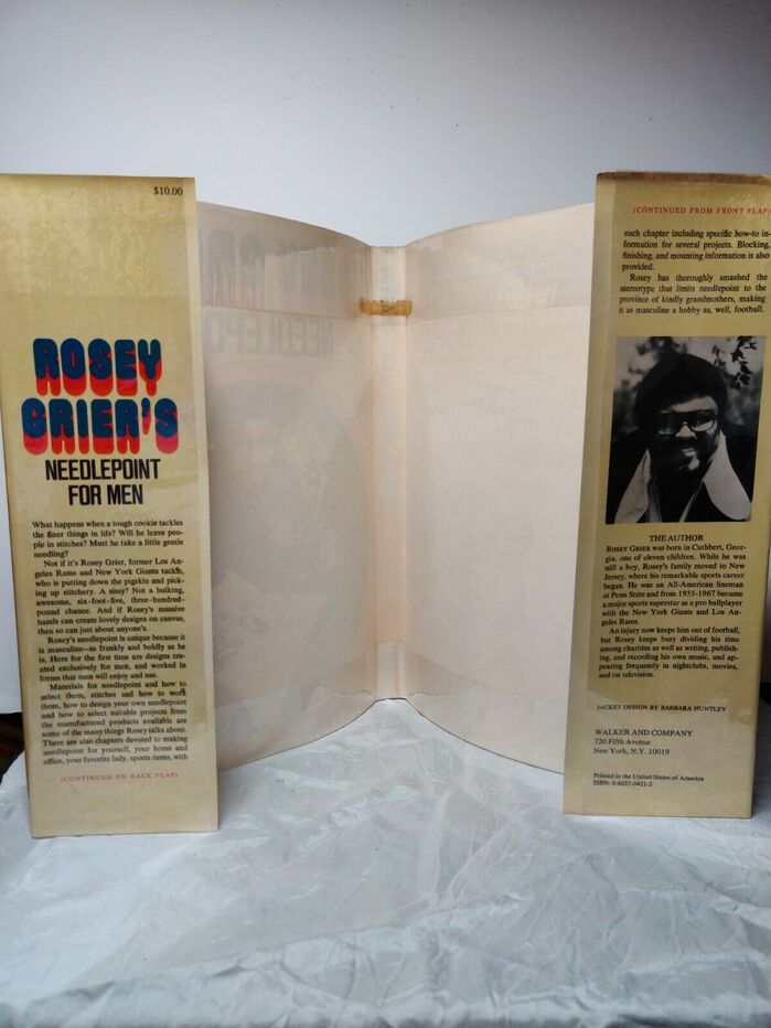 The title in Accelera and Jay Gothic is repeated on the inner flap, with text in .