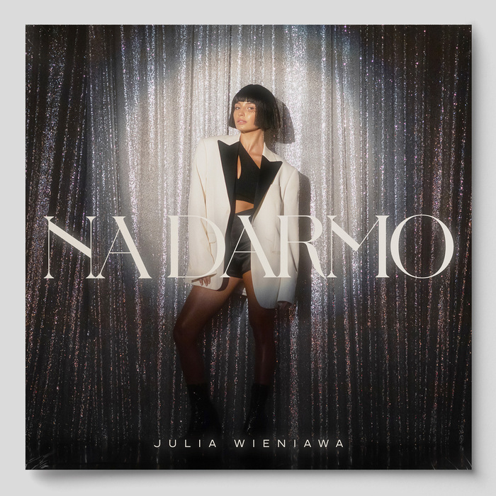 Julia Wieniawa – “Na darmo” single cover 2