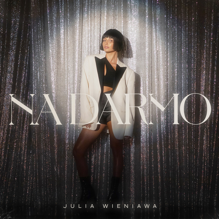 Julia Wieniawa – “Na darmo” single cover 1