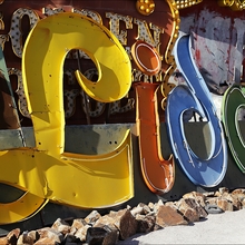 Le Lido de Paris logo and neon sign