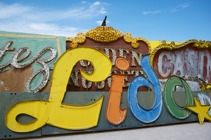 Le Lido de Paris logo and neon sign 9