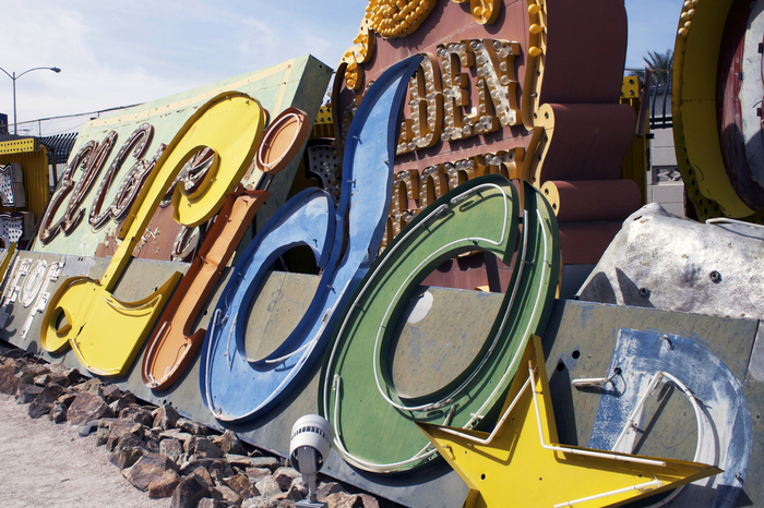 Le Lido de Paris logo and neon sign 10