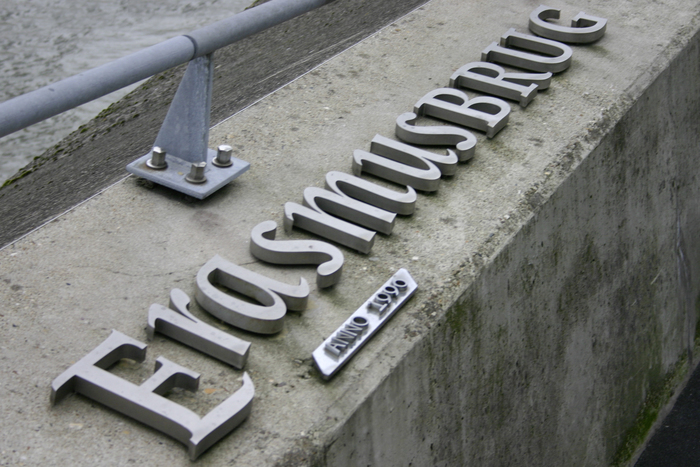 Erasmusbrug Lettering