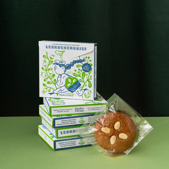 Packshot of the packaging including the vegan Lebkuchen.