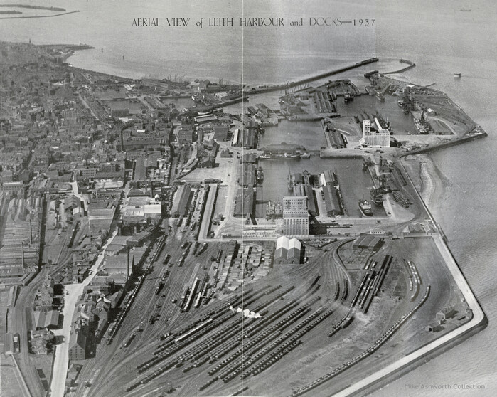 The title uses  (Flinsch, 1908), which was cast by the Caslon foundry under the name Carlton.