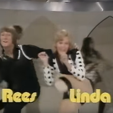 <cite>2 Gs and the Pop People</cite> opening titles