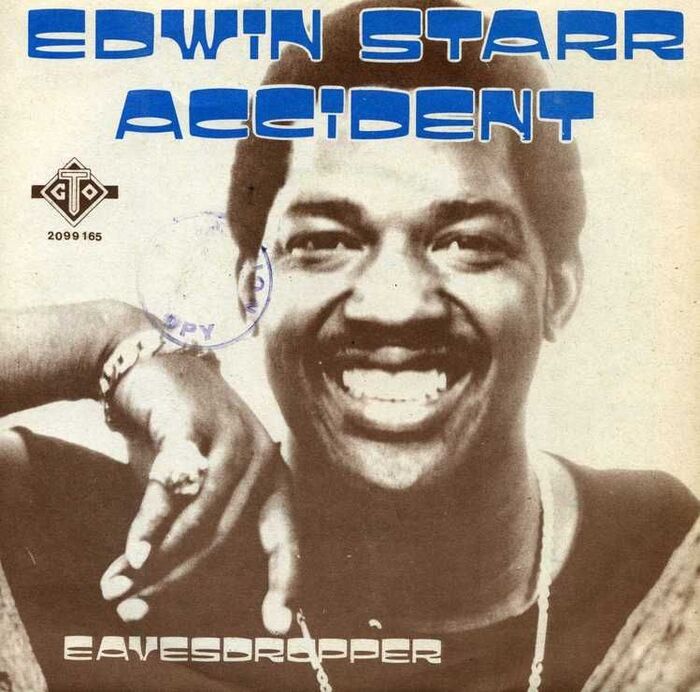 The Belgian sleeve is the only one to show a different photo (albeit from the same shoot, with broadly smiling Starr behind a tree). The typeface is  (1971) by . [More info on Discogs]