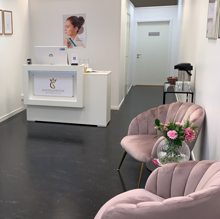 Hudterapeuten C skin care clinic identity 3