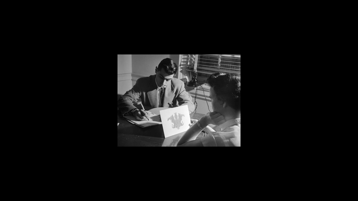 Intentos por dejarse caer dentro short film 2