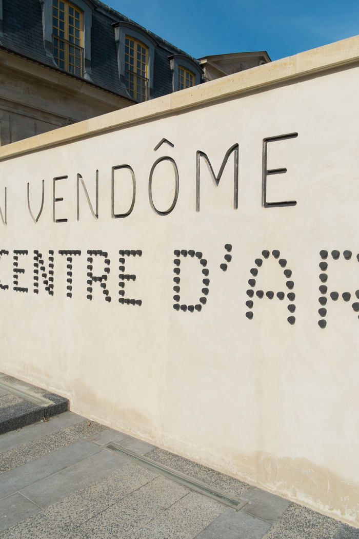 Pavillon Vendôme Contemporary Art Center signage 2