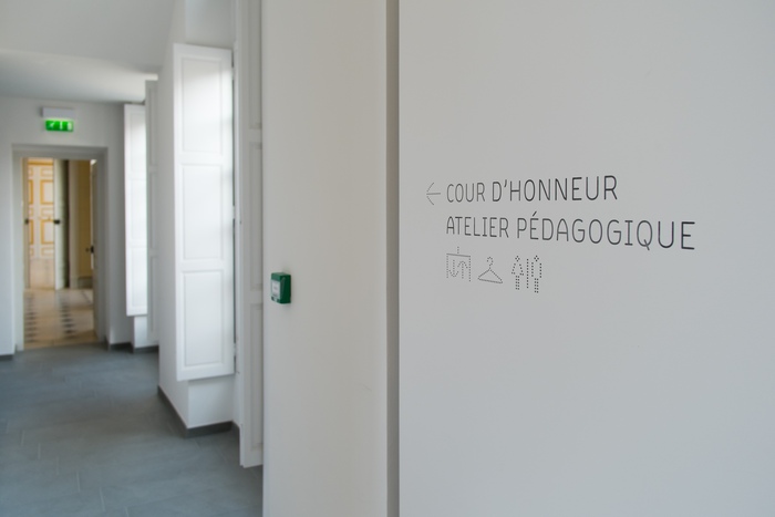 Pavillon Vendôme Contemporary Art Center signage 4