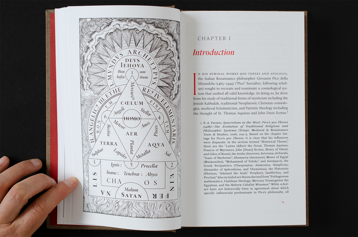 Chapter beginning with Flecha in Extralight and Italic. The main text is set in Calluna, the footnote in LL Catalogue.