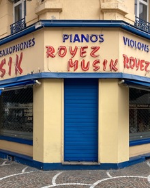 Royez Musik shop front