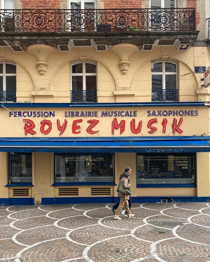 Royez Musik shop front 4