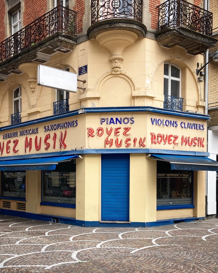 Royez Musik shop front 3