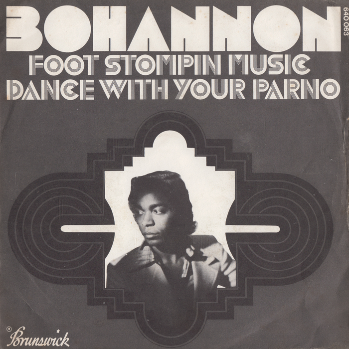 The same combination of typefaces was used for the single “Foot Stompin’ music”/ “Dance With Your Parno” (Brunswick, 1975).