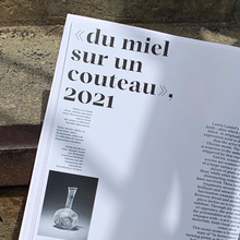 <cite>Laura Lamiel: «du miel sur un couteau»</cite> booklet