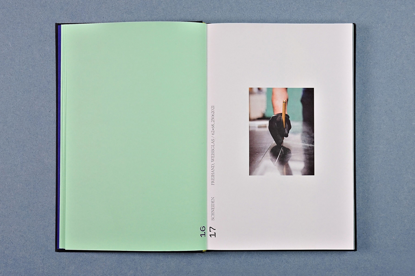 Papier by Raphael Grotthuss