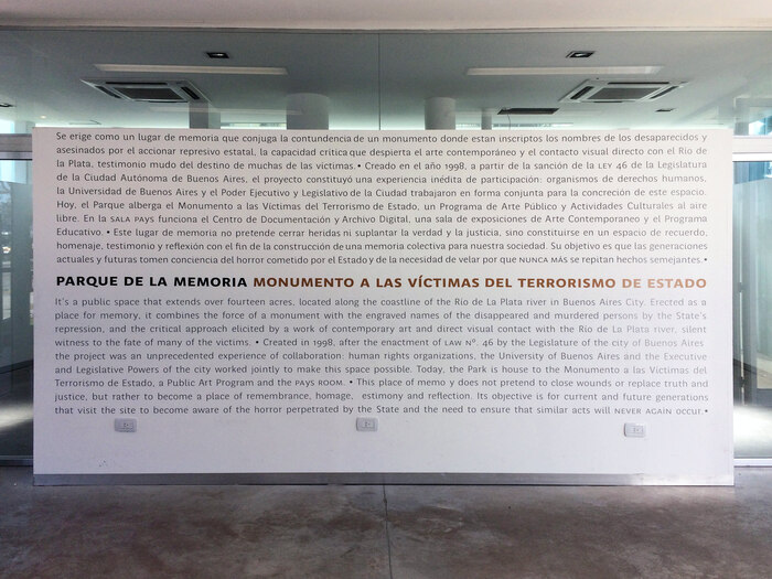 Wall with a bilingual description of the park and its objective
